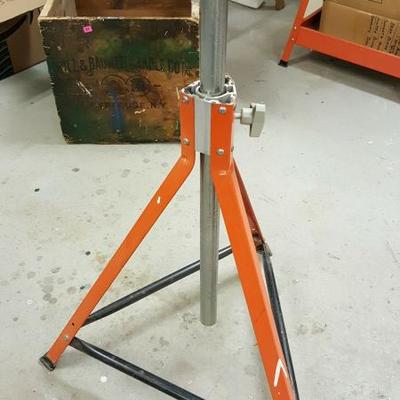 Adjustable roller stand