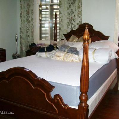 Queen bed with luxury memory foam mattress - clean