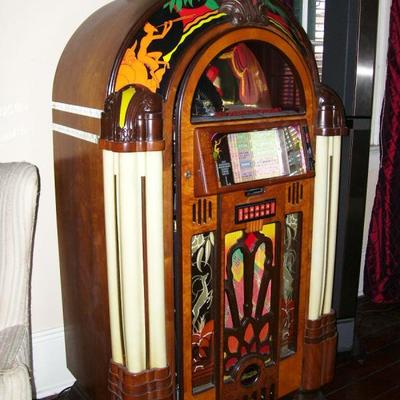 Antique Apparatus juke box - plays 45 records