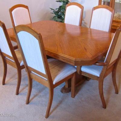 oak dining table + one leaf & 6 upholstered dining chairs