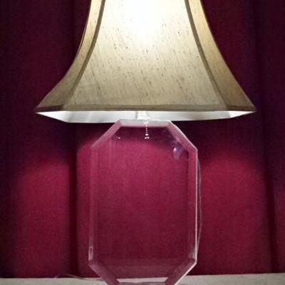 FACETED LUCITE TABLE LAMP