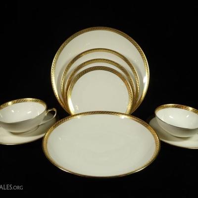 HUGE 265 PIECE HUTSCHENREUTHER GOLD GILT AND WHITE CHINA SERVICE WITH MANY SERVING PIECES