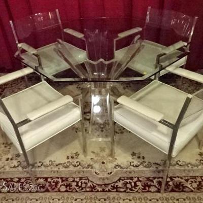 LUCITE DINING TABLE WITH 4 CHROME AND WHITE VINYL ARMCHAIRS