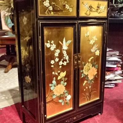 CHINOISERIE GILT AND PAINTED CABINET WITH BIRDS AND FLOWERING TREES