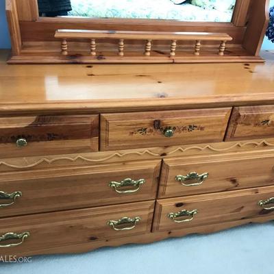 4 piece pristine bedroom set with hand painting. All in absolutely perfect condition. Single bed , long dresser with mirror (59