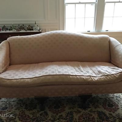 Beautiful and in excellent condition 1930's plush couch with beautiful upholstery. 79