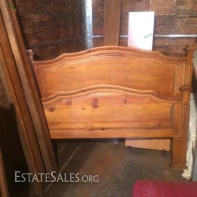 Queen Size Wood Post Bed Frame
