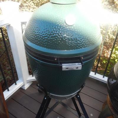 large size BIG GREEN EGG Grill