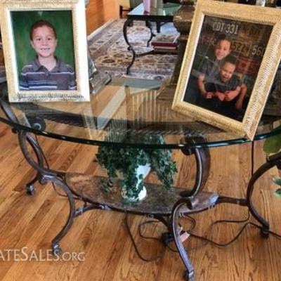 TABLE FOR SALE-ACCESSORIES ARE NOT