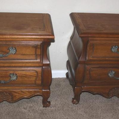A pair of nightstand
