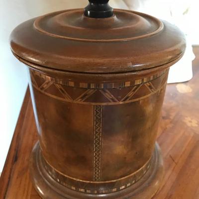 Wood humidor with inlaid work