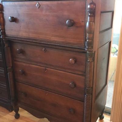 Ohio River Valley chest of drawers 1820-1840