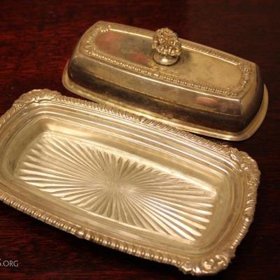 Silver plate butter dish w glass liner