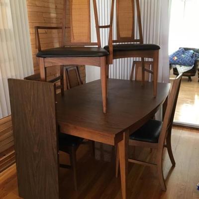 Dining table with 6 chairs and leaf