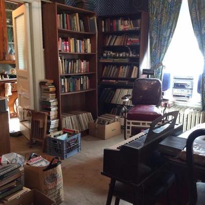 More books and records and a little electric organ...
