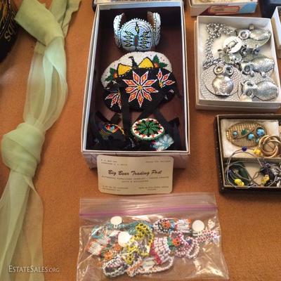 Native American souvenir jewelry & hairclips