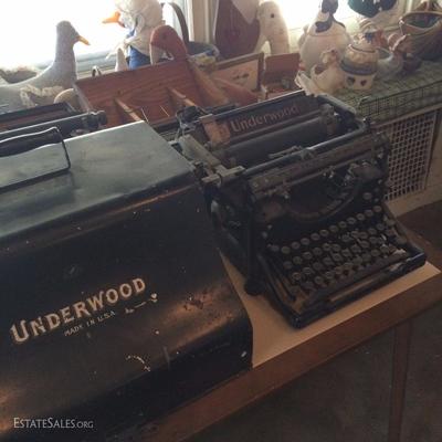Ca. early 1900s Underwood Standard 5 with metal traveling case