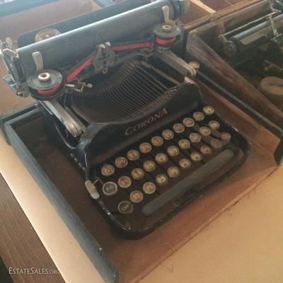 Antique ca. 1920s Corona folding typewriter (no. 3 with case)