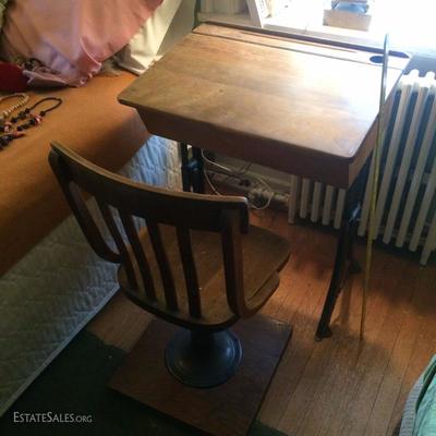 Heywood Eclipse school desk and chair with cast iron base
