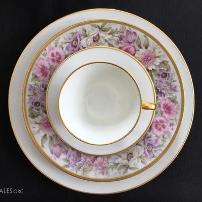 Mix and matching antique china: ready for spring! 