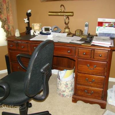 desk with chair 