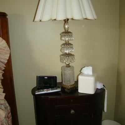 nighstand with lamp 