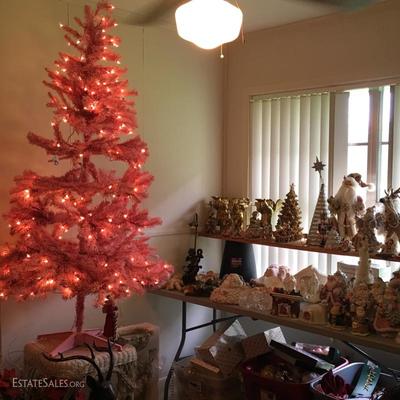 You know we love this!  Lighted Pink tree!