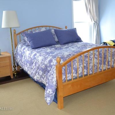 Maple queen bed