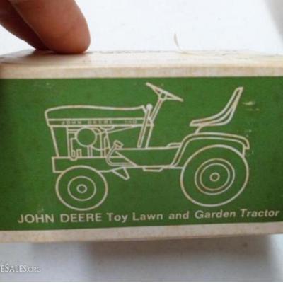 Vintage John Deere 140 Toy Lawn Garden Tractor Original ERTL in Box 