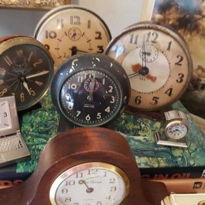 Antique/vintage/retro clocks GALORE!!