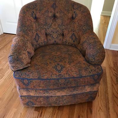 Upholstered Swivel Club Chair