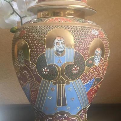 Gorgeous medium size Asian Vase/jar