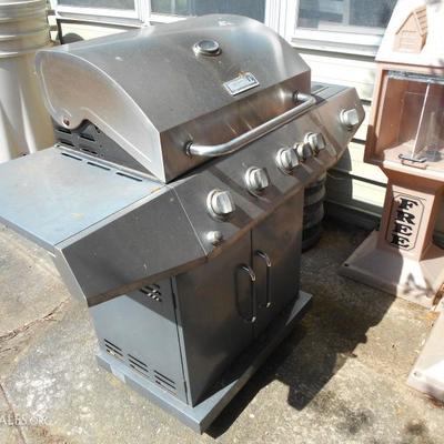 very nice gas grill