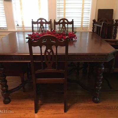 beautiful antique dining set w/ leaf & 6 chairs