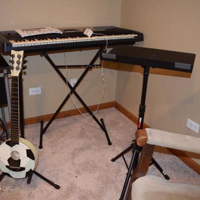 Yamaha PSR-GX76 electric Keyboard with stand and Musical stand. 