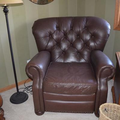 Brown leather tufted accent chair 