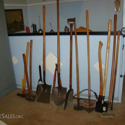 outdoor tools shovels 