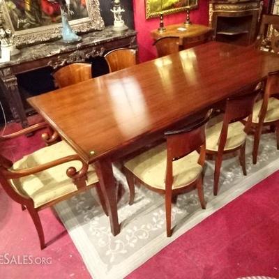 9 PIECE ITALIAN MADE NEOCLASSICAL DINING SET, TABLE WITH 8 CHAIRS (2 ARMCHAIRS, 6 SIDE CHAIRS), GOLD LAUREL WREATH UPHOLSTERY