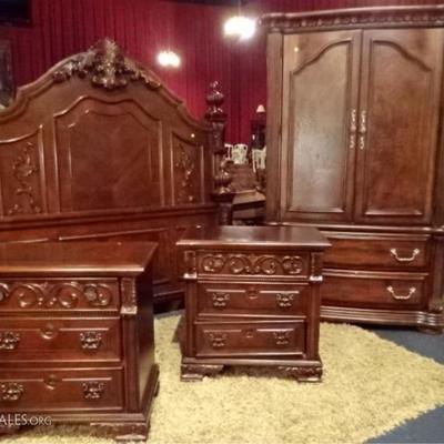 4 PIECE CHIPPENDALE STYLE BEDROOM SET, QUEEN SIZE