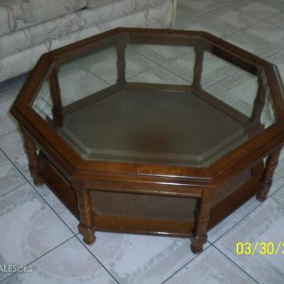 Wood and glass Coffee table