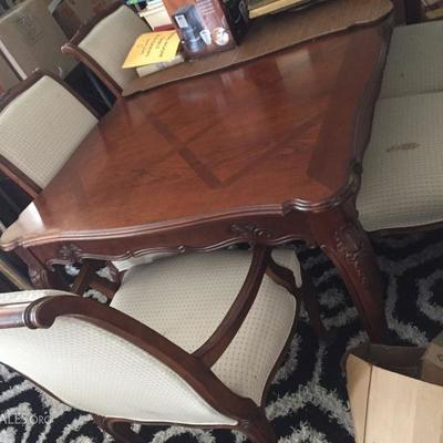 Dining Room table with 6 chairs and 3 leaves