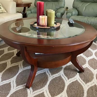 Coffee table with matching end tables! Nice coffee  39.5 x 19.5 t 