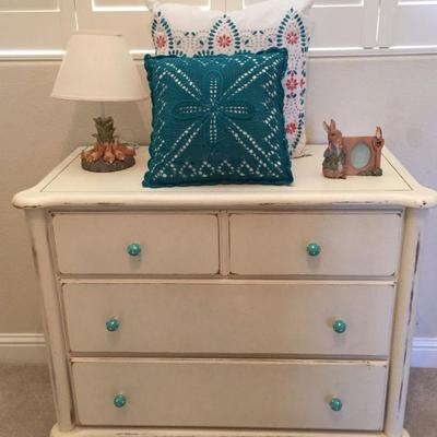 Bedroom dresser with 4 drawers