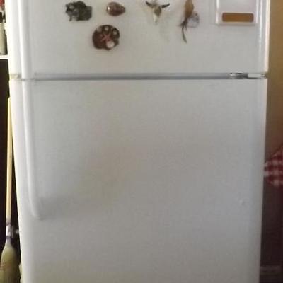 WNT015 Frigidaire Top and Bottom 20.5 Cube Refrigerator
