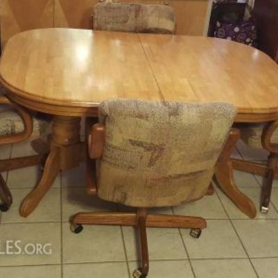WNT052 Solid Wood Dining Room Table & Four Plush Chairs

