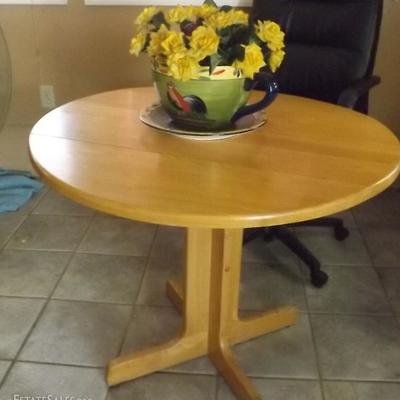 WNT012 Wooden Table, Executive Chair & Floral Arrangement
