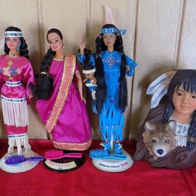 WNT089 Native American & Indian Barbie's, Figurines & Vase
