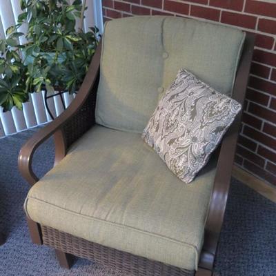 Lay-Z-Boy Arm Chair, Indoor/Outdoor/Sun-room. 26 1/2'' W x 31'' D x 33'' H
