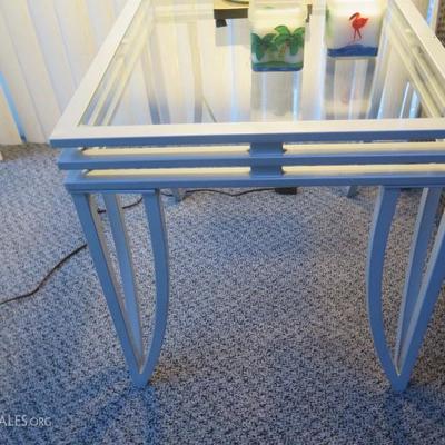 Glass Top Side Table 20'' W x 23 1/2'' D x 22'' H
