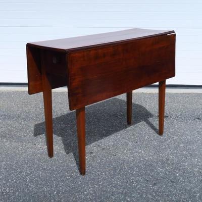 Mahogany single drawer drop-leaf table